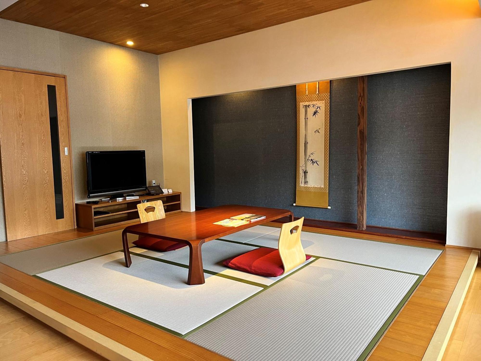 Itsukushima Iroha Hotel Хатсукаичи Екстериор снимка